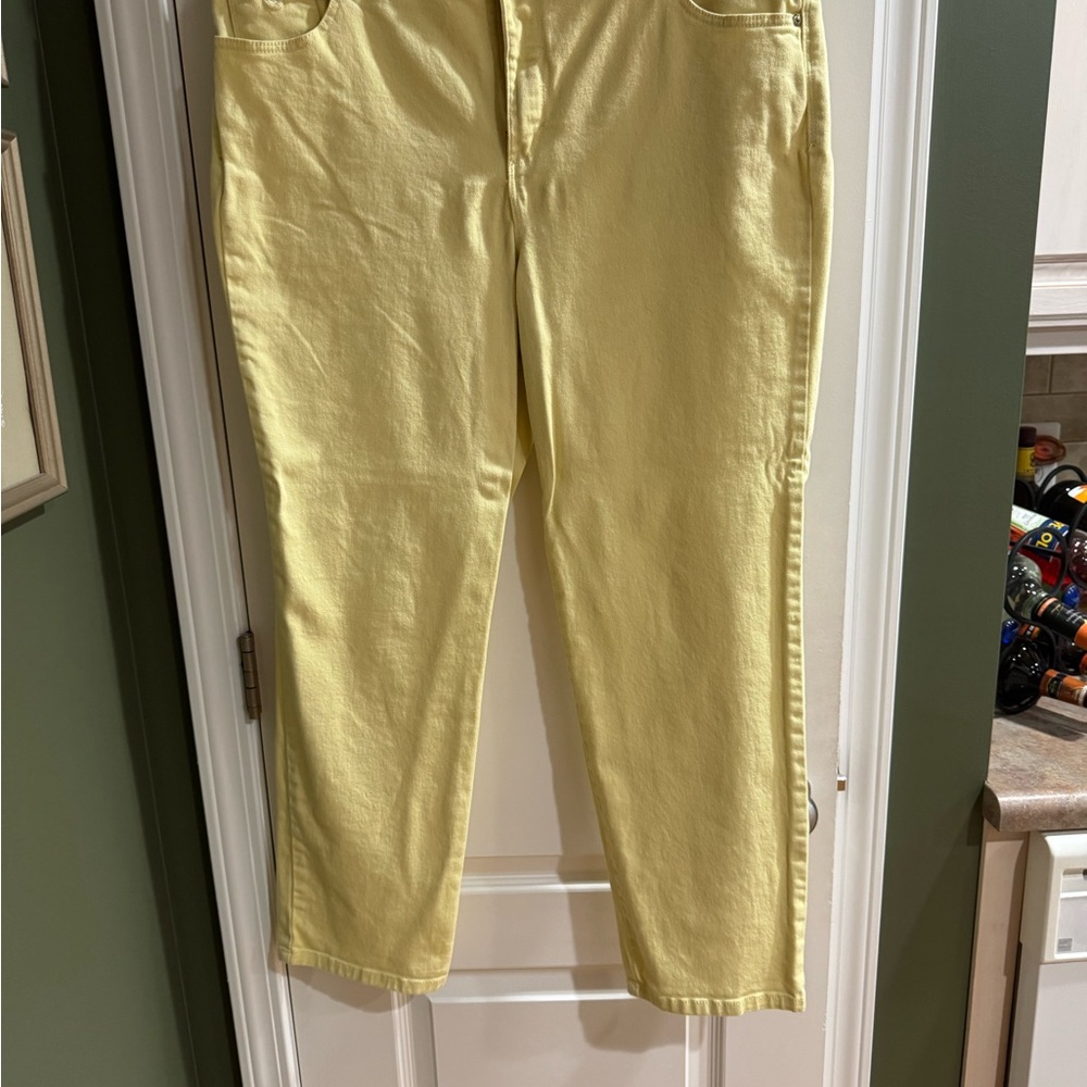 Pale yellow Straight-Leg Jeans perfect for Spring
